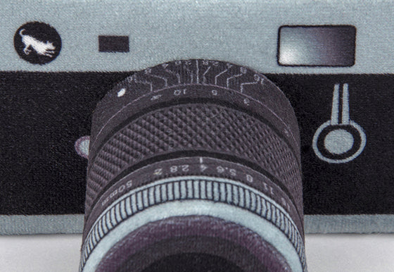PLAY - Globetrotter Lens Licker Camera